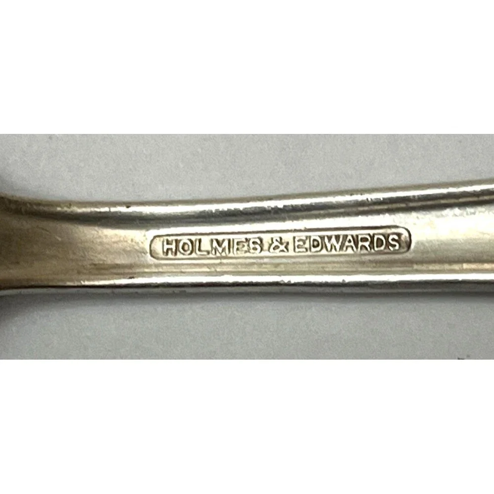 Holmes Edwards IS Deep Silver Woodsong Berry Serving‎ Spoon Silverplate USA Made